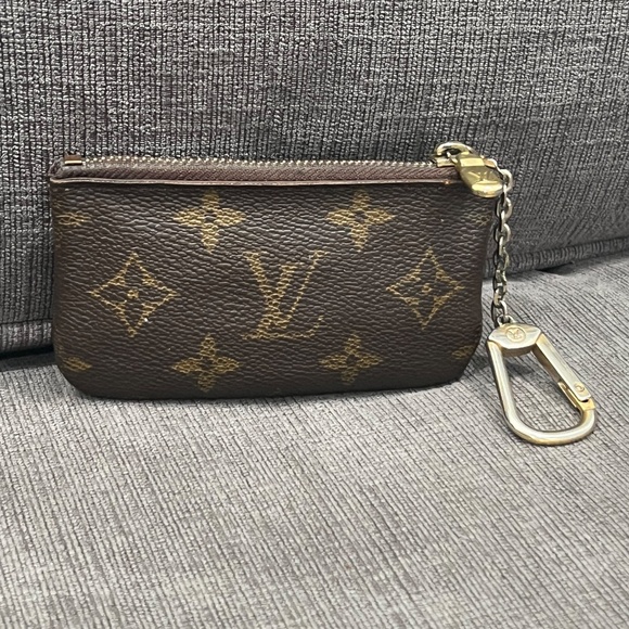 Louis Vuitton Monogram Key Pouch - Picture 7 of 7